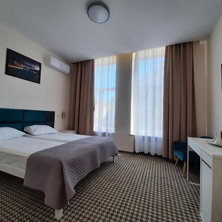 Hotel Astoria City Center Yaş Dış mekan fotoğraf