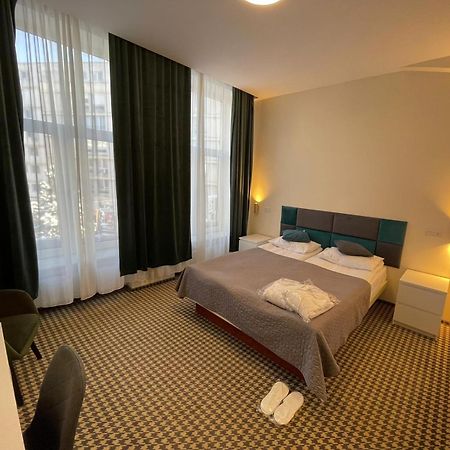 Hotel Astoria City Center Yaş Dış mekan fotoğraf