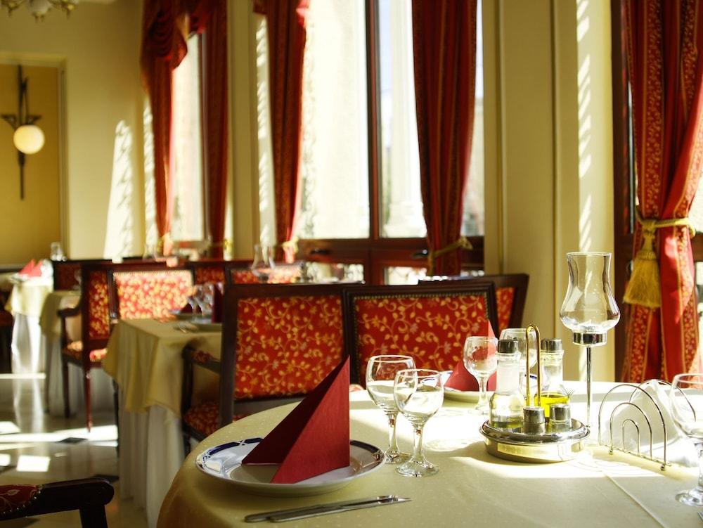 Hotel Astoria City Center Yaş Dış mekan fotoğraf