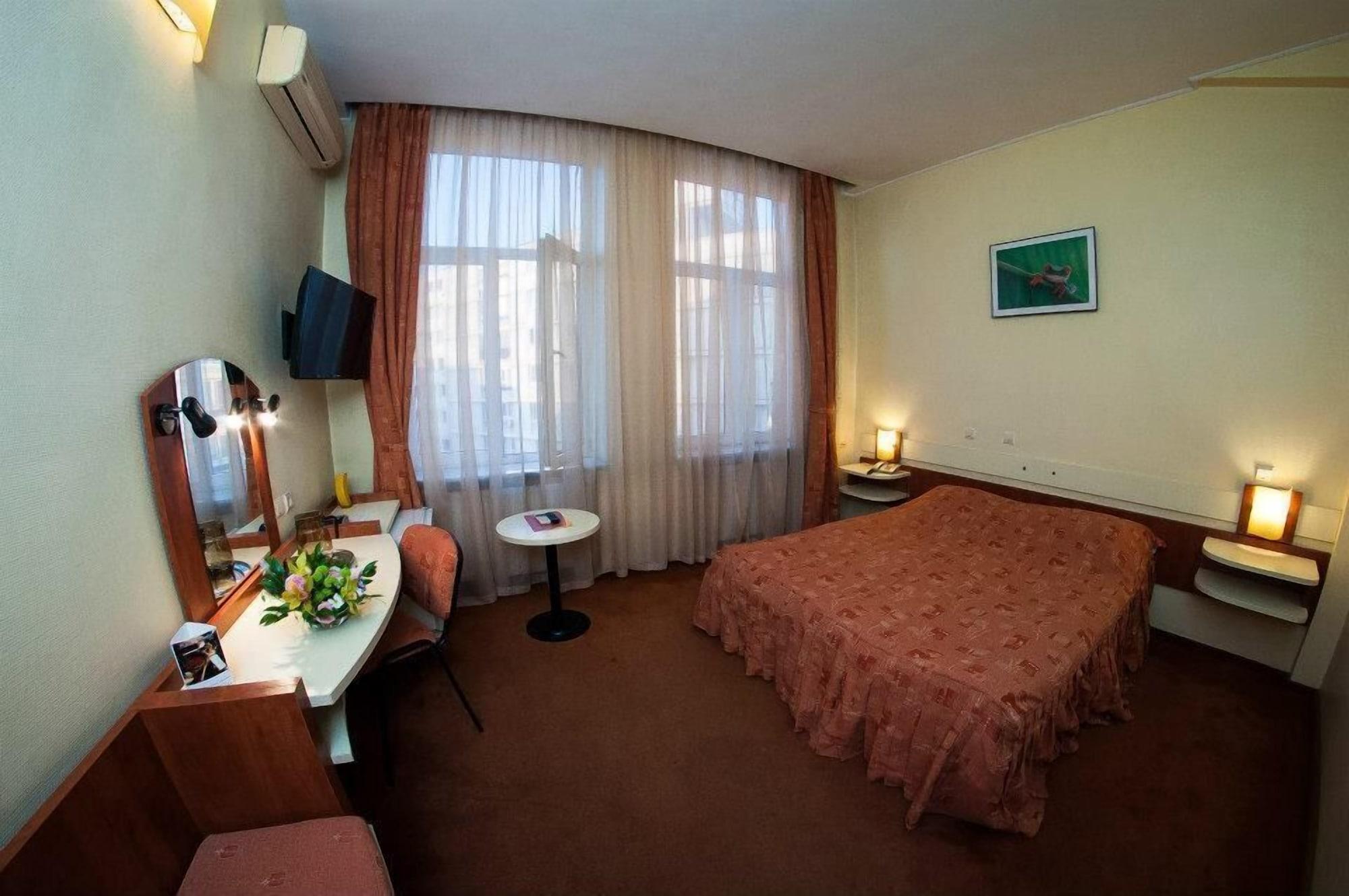 Hotel Astoria City Center Yaş Dış mekan fotoğraf