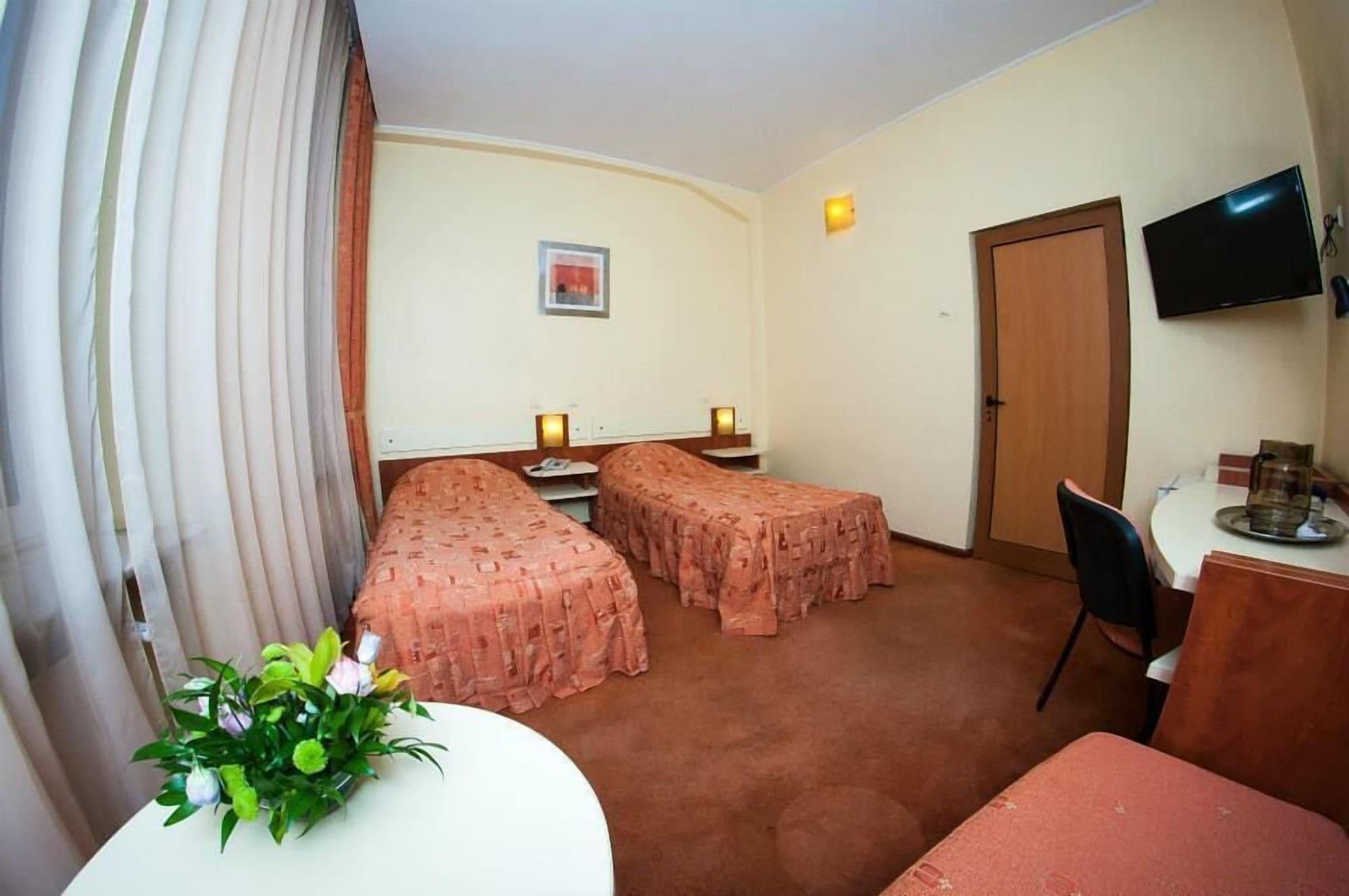 Hotel Astoria City Center Yaş Dış mekan fotoğraf