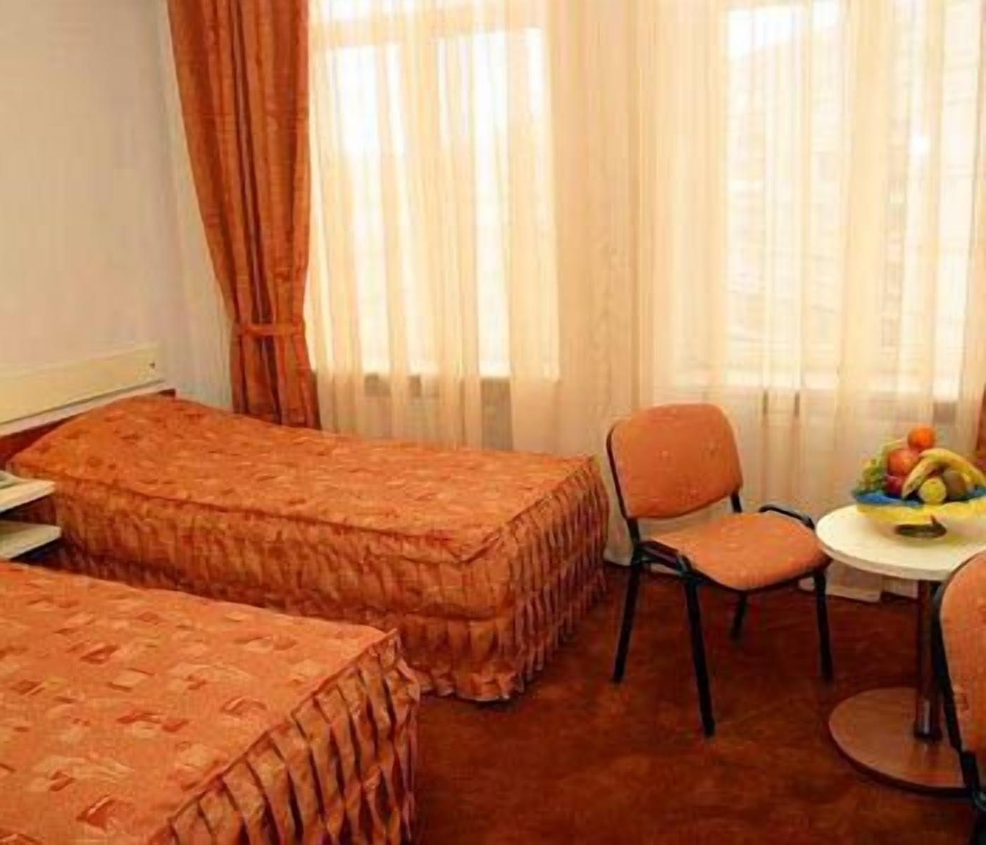 Hotel Astoria City Center Yaş Dış mekan fotoğraf