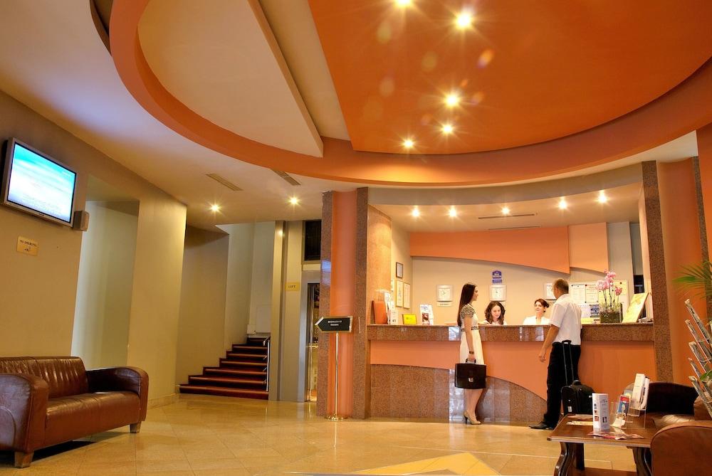 Hotel Astoria City Center Yaş Dış mekan fotoğraf