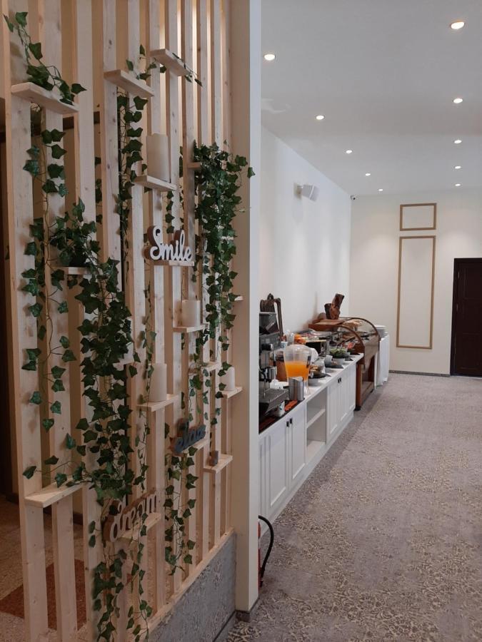 Hotel Astoria City Center Yaş Dış mekan fotoğraf