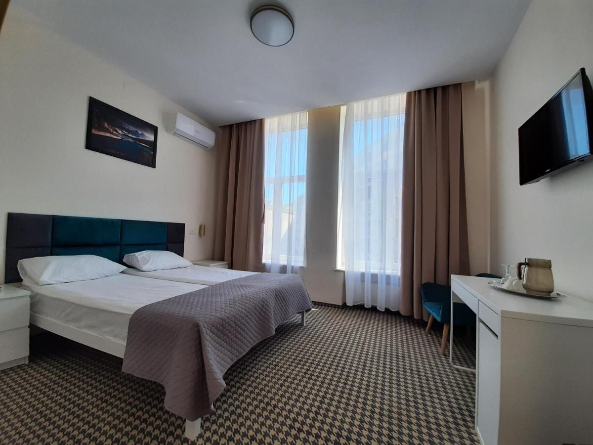 Hotel Astoria City Center Yaş Dış mekan fotoğraf