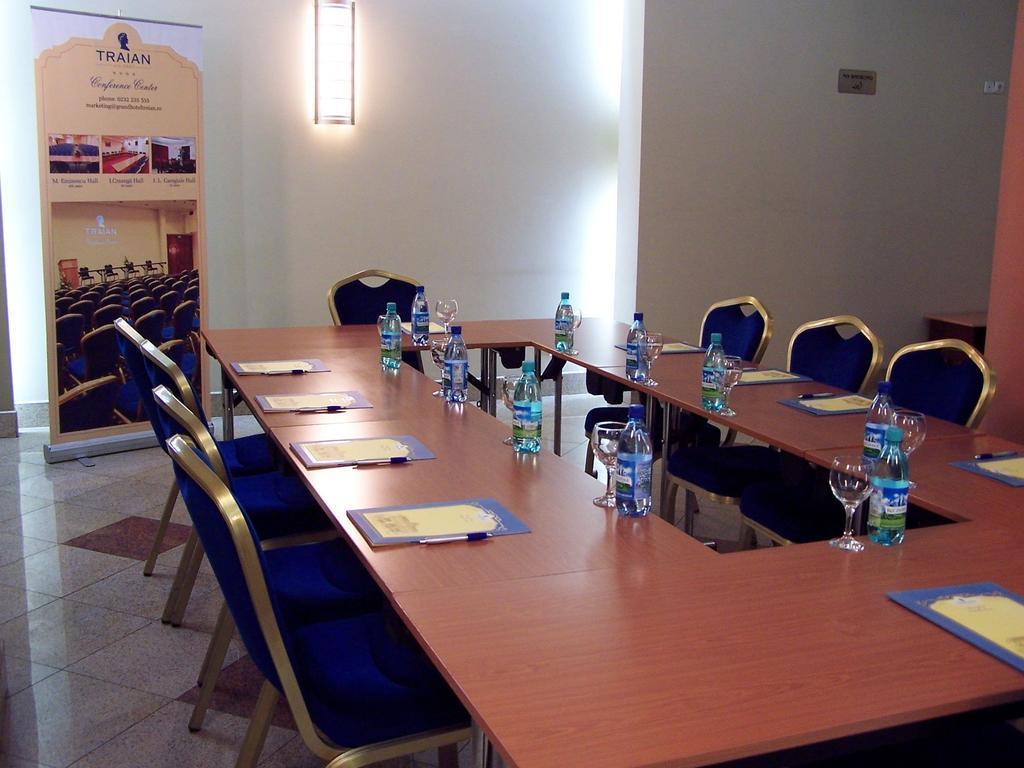 Hotel Astoria City Center Yaş Dış mekan fotoğraf