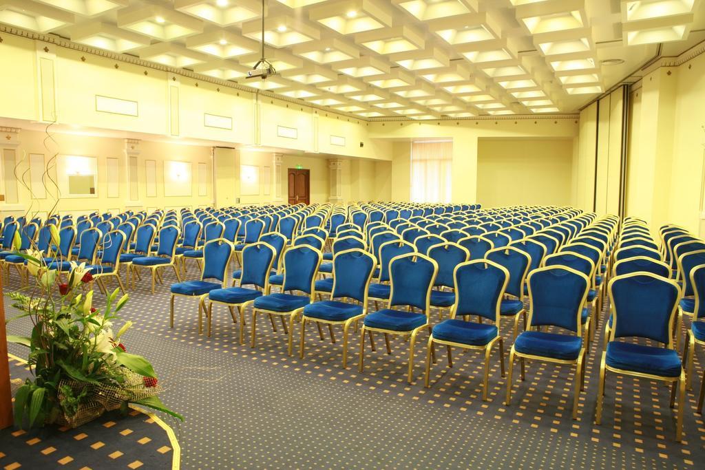 Hotel Astoria City Center Yaş Dış mekan fotoğraf