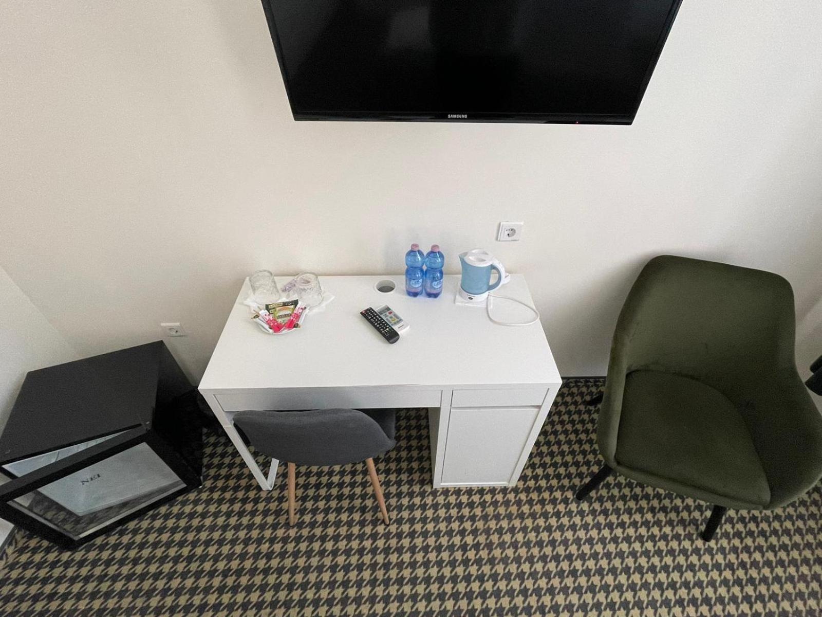 Hotel Astoria City Center Yaş Dış mekan fotoğraf