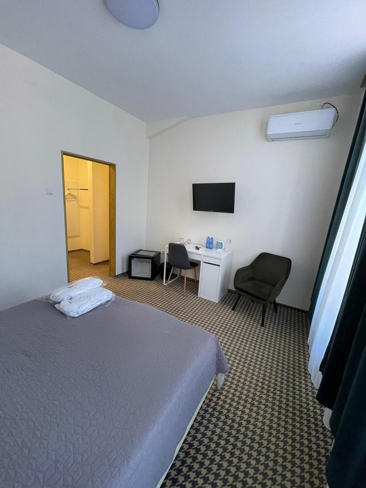 Hotel Astoria City Center Yaş Dış mekan fotoğraf