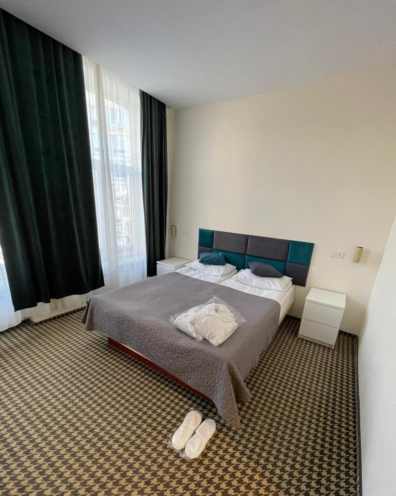 Hotel Astoria City Center Yaş Dış mekan fotoğraf