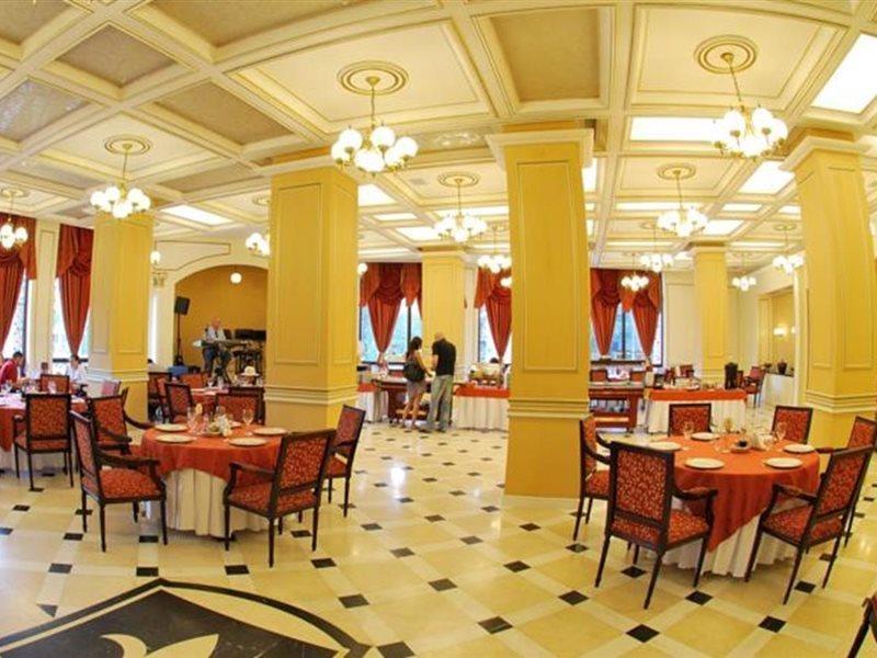 Hotel Astoria City Center Yaş Dış mekan fotoğraf