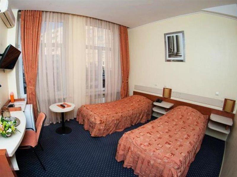 Hotel Astoria City Center Yaş Dış mekan fotoğraf