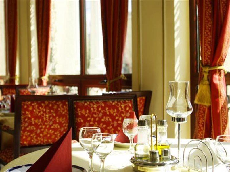 Hotel Astoria City Center Yaş Dış mekan fotoğraf