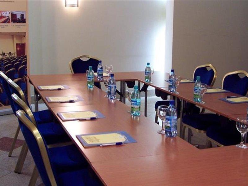 Hotel Astoria City Center Yaş Dış mekan fotoğraf
