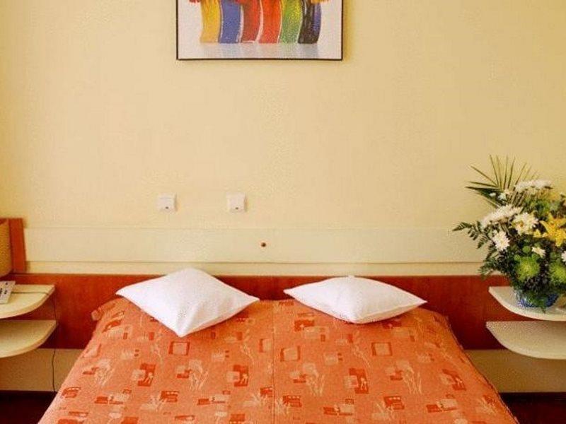 Hotel Astoria City Center Yaş Dış mekan fotoğraf